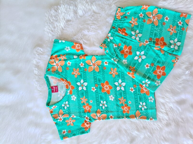 Cotton T Shirt with shorts - Light green flowers